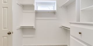Beautiful Home With Lake View - 3 Bed + 2 Bath Beautiful Home With Lake View - 3 Bed + 2 Bath Gallery 23