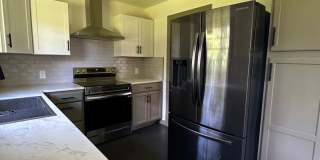 Updated 3 Bedroom House on the Eastside Gallery 16