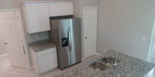 4/2 Newer  construction home. Gallery 13