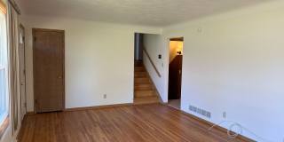 Comfortable, Updated Home in the Heart of Roseville. Avail NOW. *In-Unit Laundry* Gallery 5
