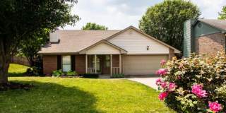 Knoxville 37922 - 3 bedroom, 2 bath with fenced-in yard - Call Susan Niedergeses (865) 300-4722 Gallery 1