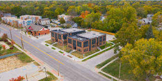 Forest Ave - Luxury Off-Campus Housing! Gallery 16