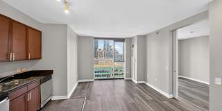 208 N Wells St Gallery 8