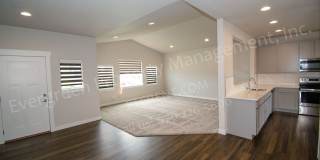 Stunning 3 Bedroom, 2.5 Bath Townhome in Beautiful Windsor! Gallery 5