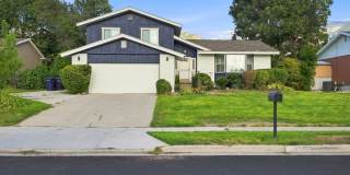 Bright 6 Bed Sandy Home with Mountain Views & Large Backyard!! Gallery 1