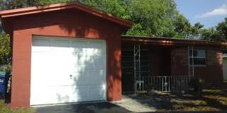 Large 2-1 House with a Garage Gallery 1