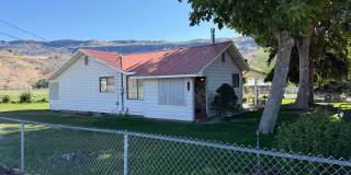 Adorable 1970's Farmhouse - 3 bed 1 bath Gallery 1