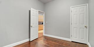 1228 N Noble Street Gallery 18