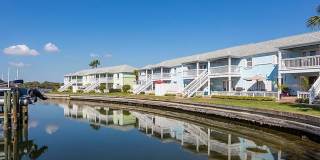 Stunning 2/1 available now at Waterside at Coqunia Key! Gallery 22