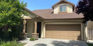 SPACIOUS AND CLEAN  2 STORY, 4 BED, 3 BATH, 2 CAR GARAGE ON CORNER LOT Gallery 1
