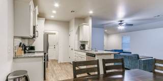 Modern 3BR/2BA Duplex | All Utilities Included | Downtown Edmond Gallery 3