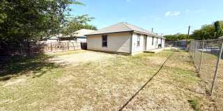 **MOVE IN SPECIAL** Charming 3-Bedroom Home Near St. Mary’s University & Loop 410 Gallery 3