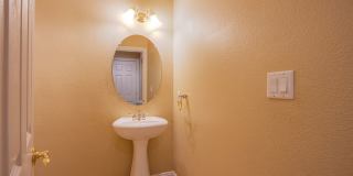 Beautiful 5 bedroom 4.5 bath home with large basement in gated community! Gallery 29