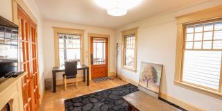 1208 East Barclay Court Gallery 6