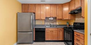 Room in 3 Bedroom Home at Ivory Run Way Gallery 1