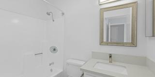 Gorgeous 2 Bed/2 bath apartment in excellent Sherman Oaks area! Gallery 25