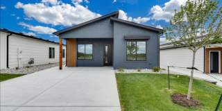 Beautiful Five Bedroom, Two Bathroom Gallery 3