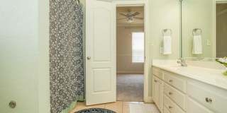 Beautiful, Spacious 4 bedroom Home for Rent! Gallery 21