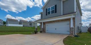 3 bed and 2.5 bath house with 2 car garage near ETSU Gallery 1