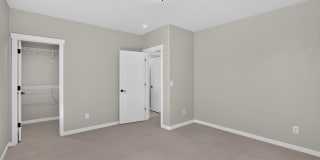 Spacious 5BR House in Monument Gallery 36
