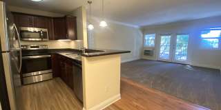 Spacious and Bright Oceanside Condo Gallery 6