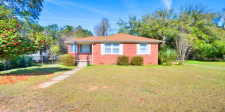 Cozy 3 bedroom home with large yard! Gallery 1