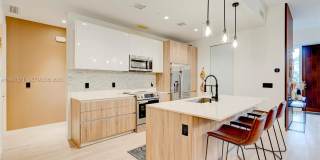 545 SW 11th St Gallery 17