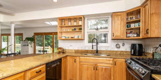 1800 LARK Lane Gallery 16