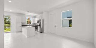 4520 Longwood Lake Square Gallery 15