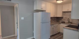 Stylishly Renovated 2-Bedroom in Midtown! $1,050 Lease Signing Bonus! Stylishly Renovated 2-Bedroom in Midtown! $1,050 Lease Signing Bonus! Gallery 1
