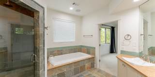 Gorgeous 4 bedroom, 5 bathroom House in Bouldin Creek! Gallery 31