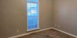 Spacious 4BR Home with Fireplace, Screened Porch & Privacy-Fenced Yard Gallery 7