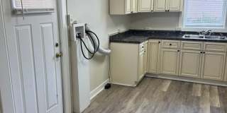 3 bedroom, 1 bath, 2 story half double house Gallery 11