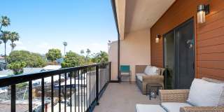 Beautiful 3 bed 2.5 baths "fully furnished" townhouse in the charming neighborhood of University Heights. Gallery 46