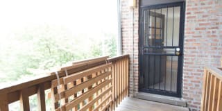 5415 S. Woodlawn Avenue Gallery 38