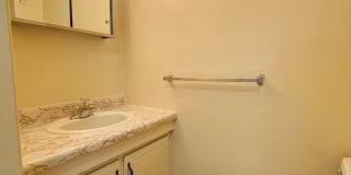 2 Bedroom, 1.5 Bath Townhouse Gallery 3