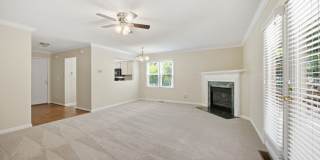 Fantastic End-Unit Townhome Available Now! Gallery 6