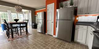 Room in 3 Bedroom Home at Sunburst Ln Gallery 8