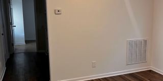 Charming Two Bedroom Home in Historic Morehead City Walking District with Dining Area and Living Room Gallery 15