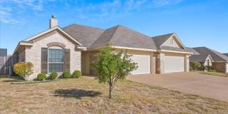 3BR / 2BA Duplex in Hewitt, Texas | Midway ISD Gallery 1