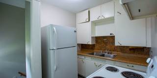 2 Bedroom / 1 Bath Duplex with Garage in Askarben! Gallery 7