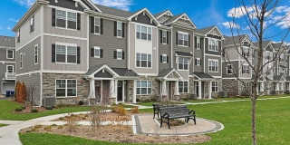 438 Lakeshore Court unit: 438 Gallery 1