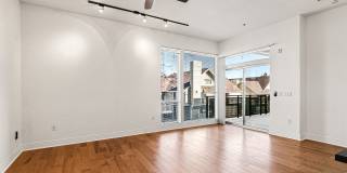 Fantastic Condo With Central AC And 1 Reserved Garage Parking Space! Gallery 4