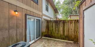 CUTE 2/1.5 w/ New Paint, Washer and Dryer, Close to TCC & FSU! Available NOW for $1050/month! Gallery 36
