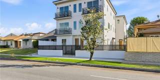 6556 Balboa Boulevard Gallery 1