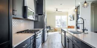 Exquisite 3-bedroom, 3.5-bath, 2-car garage townhome in downtown Tyler! Gallery 10