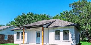 Cozy 2 Bed, 2 Bath Home in Shawnee – Move-In Ready Gallery 1