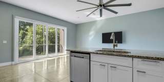 Modern Loft Near HCA & TMH With Lake Frontage Gallery 13