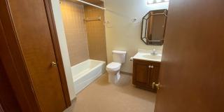 Room in 3 Bedroom Home at Grove Ave Gallery 27