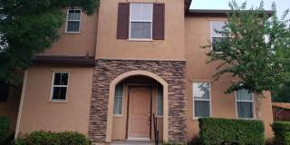 Shasta View Gardens - 3bd/2.5 ba + Office! Gallery 1